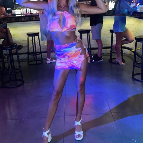 Revolve Superdown set - Picture 4 of 4